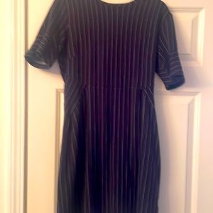 Banana republic size eat, navy blue and white pinstripe dress with zipper back